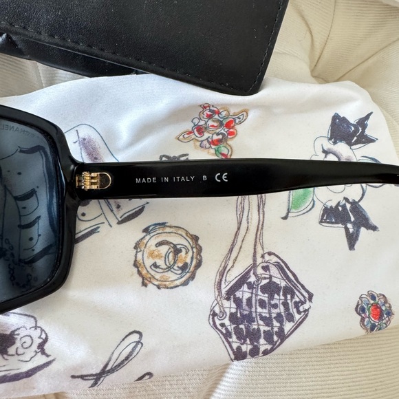 CHANEL Black Square Frame Sunglasses with Gold Logo main image 7